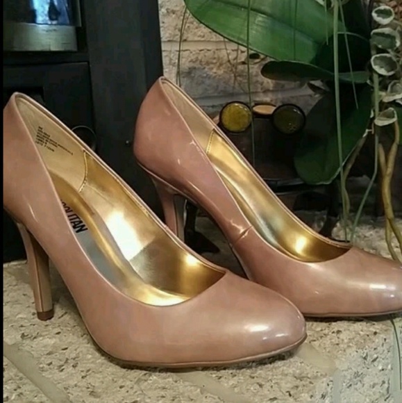 Cosmopolitan Shoes - Cosmopolitan Awestruck Beige Pumps - Size 9